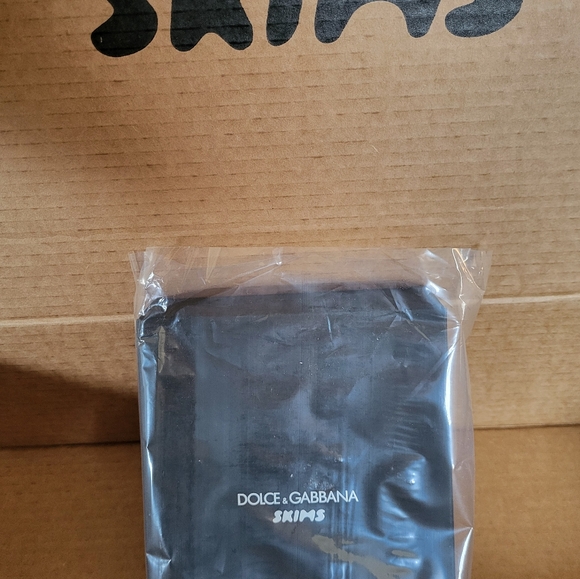 NWT SKIMS x Dolce & Gabbana 3 Pack Thong Size M - Picture 3 of 5